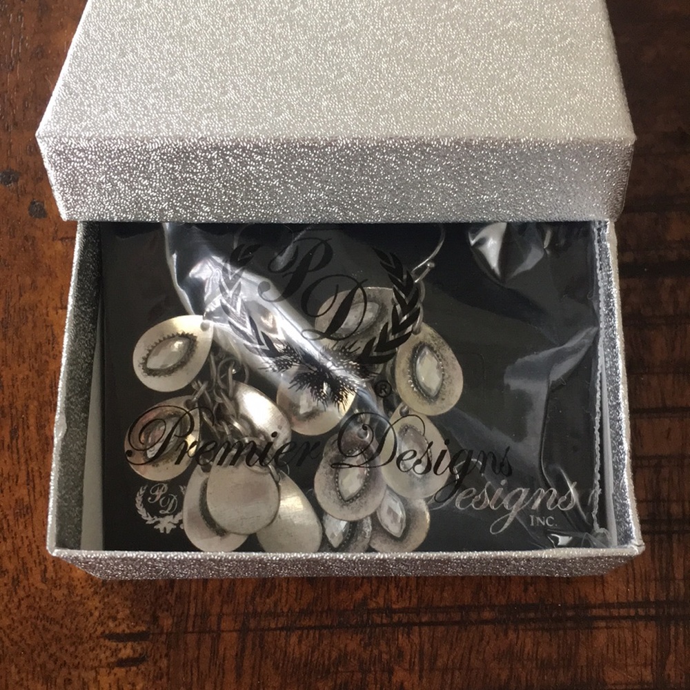 Dangle Earrings- Pierced ears - Picture 2 of 3